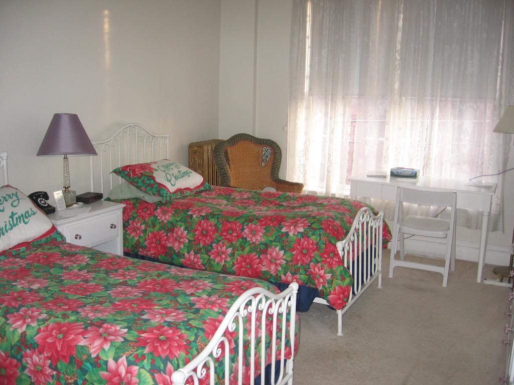 Olde Judge Mansion B&B Troy Room photo