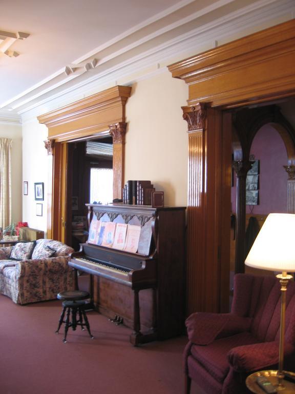 Olde Judge Mansion B&B Troy Room photo